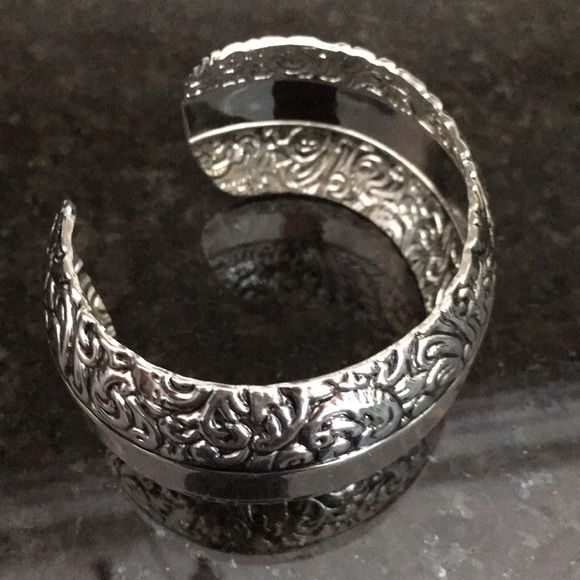 silver cuff bracelet - Picture 4 of 7